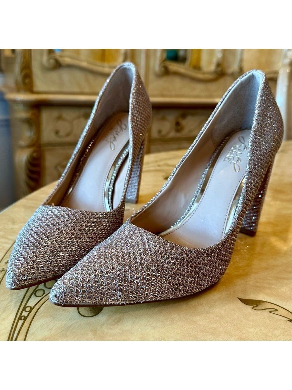 Badgley Mischka rose gold beige heels - Picture 5 of 16